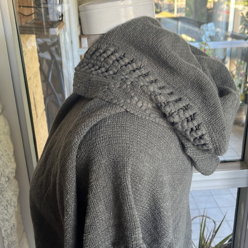 poncho - Picture 3 of 6